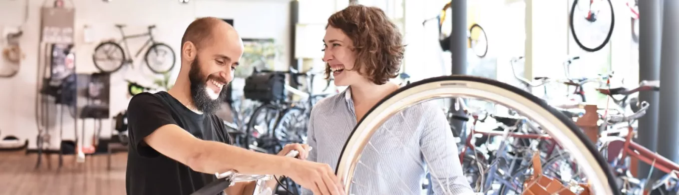 People fixing a bike 