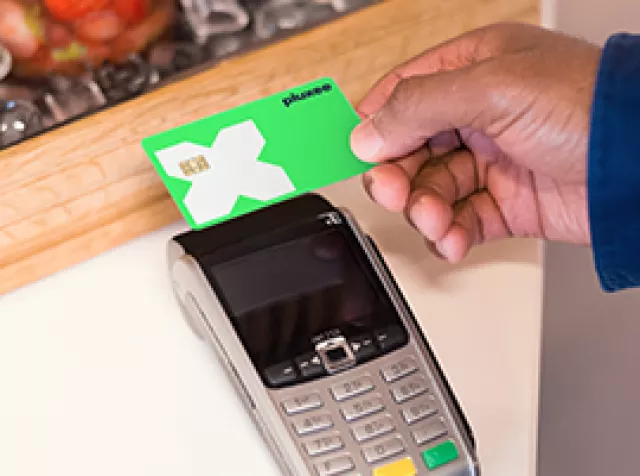 Aanvaard maaltijdcheques eenvoudig met een betaalterminal en de Pluxee Card