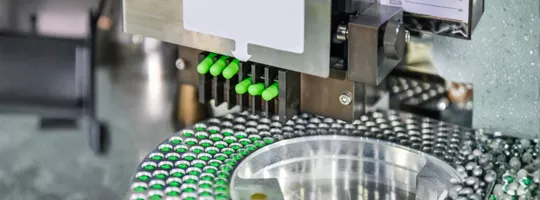 Création de médicaments sur une machine en usine